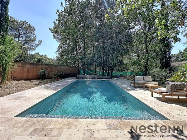 Pourrières - Villa T8 - 5 chambres 200 m2 - piscine, garage et terrain plat arboré de 2 200 m² au calme absolu