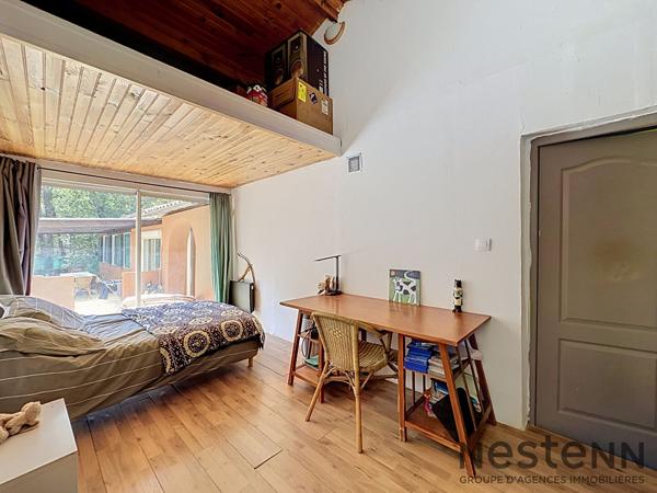 Pourrières - Villa T8 - 5 chambres 200 m2 - piscine, garage et terrain plat arboré de 2 200 m² au calme absolu
