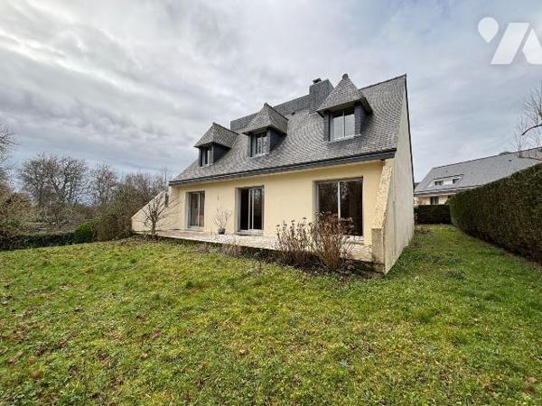 NOUVEAUTE ! Etude Trente-Cinq Notaires

Venez découvrir cette maison individuelle T6 (142m²) ...