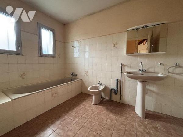 NOUVEAUTE ! Etude Trente-Cinq Notaires

Venez découvrir cette maison individuelle T6 (142m²) ...