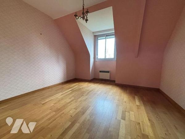 NOUVEAUTE ! Etude Trente-Cinq Notaires

Venez découvrir cette maison individuelle T6 (142m²) ...