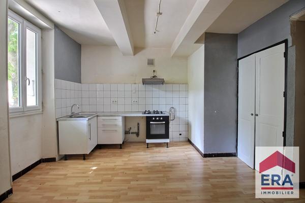 Immeuble de rapport à Orange 252m² - Local commercial et appartement!