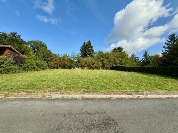 Exclusivité, Terrain à vendre MATOUR (71) centre ville avec accès piéton