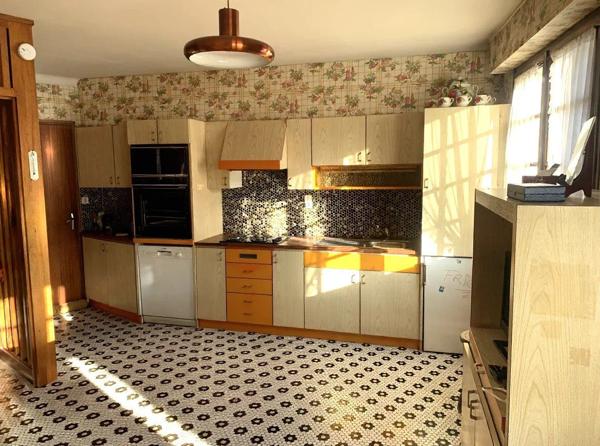 Immeuble à usage professionnel et habitation