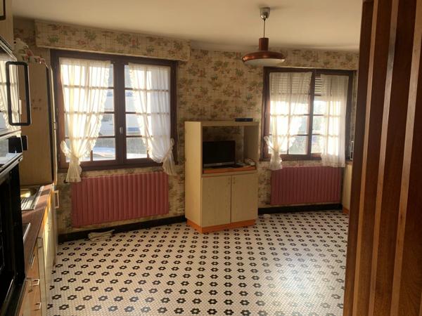 Immeuble à usage professionnel et habitation