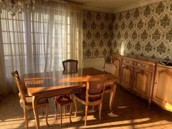 Immeuble à usage professionnel et habitation