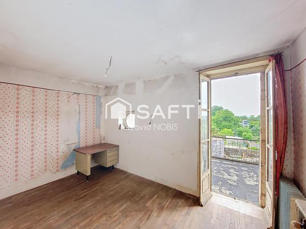 immeuble ou grande maison avec très jolie extérieur