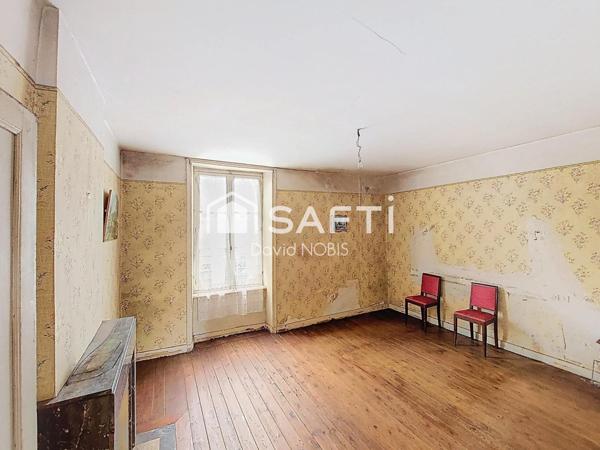 immeuble ou grande maison avec très jolie extérieur