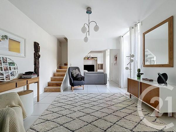 Maison à vendre  7 pièces - 160 m 2   RIOM  - 63