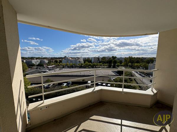 Appartement à louer Merignac : 3 pièces, 66m² avec 2 chambre(s) à 1 200€ - AJP Immobilier Bordeaux Saint-Augustin