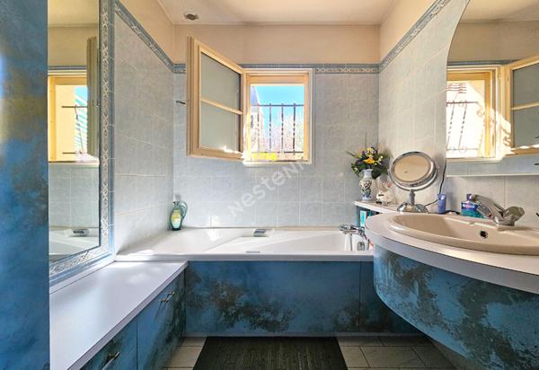 Maison avec vie de plain-pied, sous-sol total et possibilité 3 chambres à Longuesse