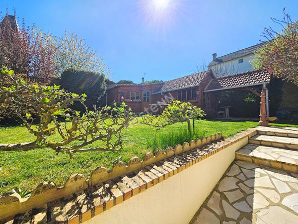 Maison avec vie de plain-pied, sous-sol total et possibilité 3 chambres à Longuesse