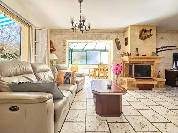 Maison avec vie de plain-pied, sous-sol total et possibilité 3 chambres à Longuesse