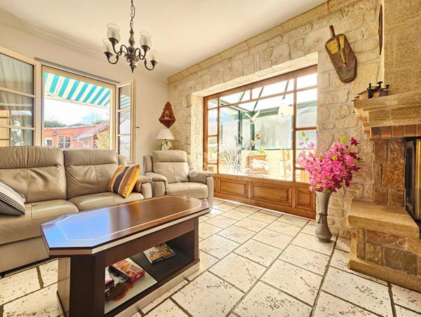 Maison avec vie de plain-pied, sous-sol total et possibilité 3 chambres à Longuesse