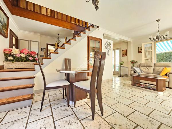Maison avec vie de plain-pied, sous-sol total et possibilité 3 chambres à Longuesse