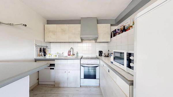 ***À LOUER…RÉSIDENCE MICHELET DELATTRE…MARSEILLE 9EME…2/3 PIÈCES MEUBLE…49M2…STATIONNEMENT AISÉ***