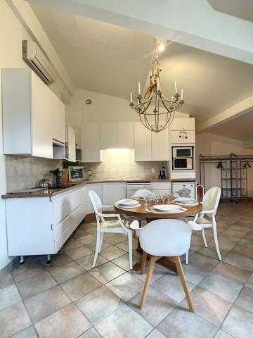 La Livinière (34210) Maison 264 m2, piscine sur un terrain de 2400 m2