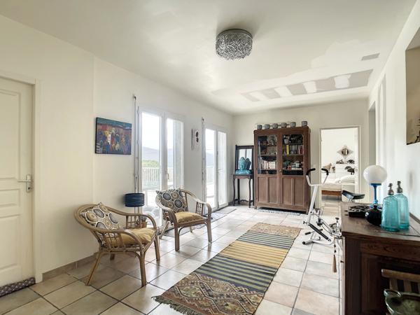 La Livinière (34210) Maison 264 m2, piscine sur un terrain de 2400 m2