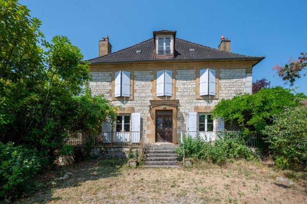Maison ancienne - Gourdon Payrac – Élégante maison bourgeoise en pierre de 258 m² avec 6 chambres, grange et jardin privé en cour intérieure
