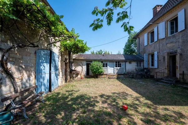 Maison ancienne - Gourdon Payrac – Élégante maison bourgeoise en pierre de 258 m² avec 6 chambres, grange et jardin privé en cour intérieure