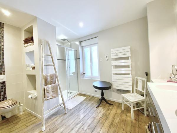 Talmont-Saint-Hilaire (85440) Maison de ville T9 de 264 m² en plein coeur du Centre Ville de Talmont-Saint-Hilaire