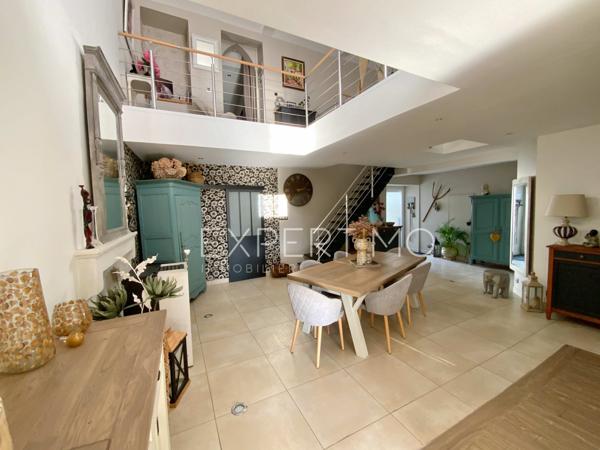 Talmont-Saint-Hilaire (85440) Maison de ville T9 de 264 m² en plein coeur du Centre Ville de Talmont-Saint-Hilaire