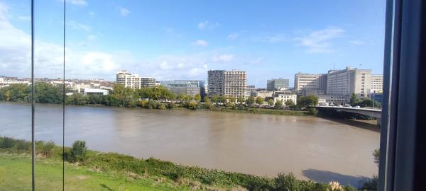 ÎLE DE NANTES – BORDS DE LOIRE – VUE IMPRENABLE – BIEN RARE