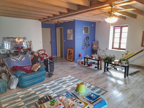 Maison entièrement rénovée avec jardin, alliant cachet et rentabilité locative