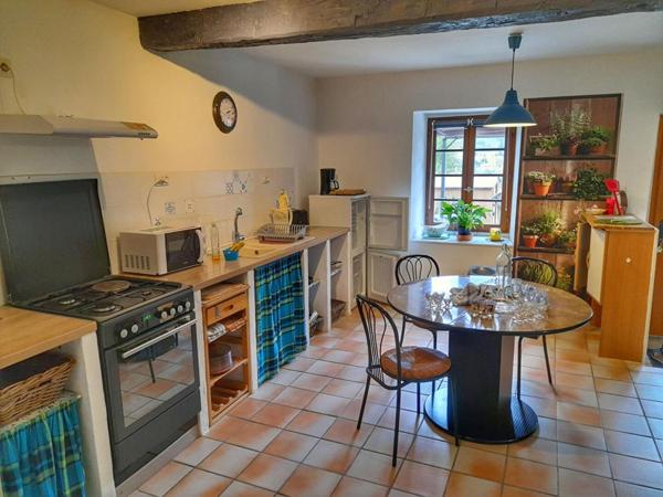 Maison entièrement rénovée avec jardin, alliant cachet et rentabilité locative