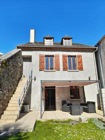 Maison entièrement rénovée avec jardin, alliant cachet et rentabilité locative