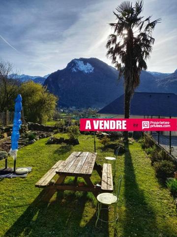 Maison entièrement rénovée avec jardin, alliant cachet et rentabilité locative