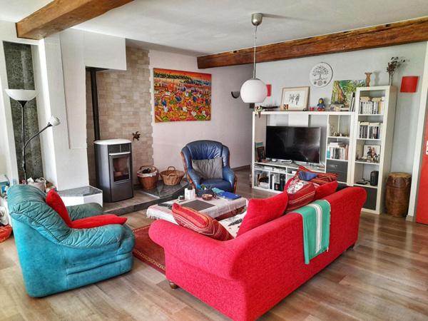 Maison entièrement rénovée avec jardin, alliant cachet et rentabilité locative