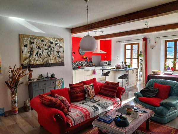 Maison entièrement rénovée avec jardin, alliant cachet et rentabilité locative