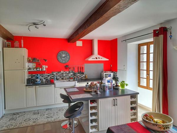 Maison entièrement rénovée avec jardin, alliant cachet et rentabilité locative