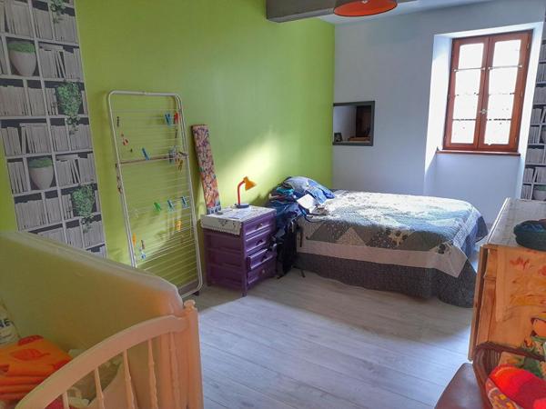 Maison entièrement rénovée avec jardin, alliant cachet et rentabilité locative