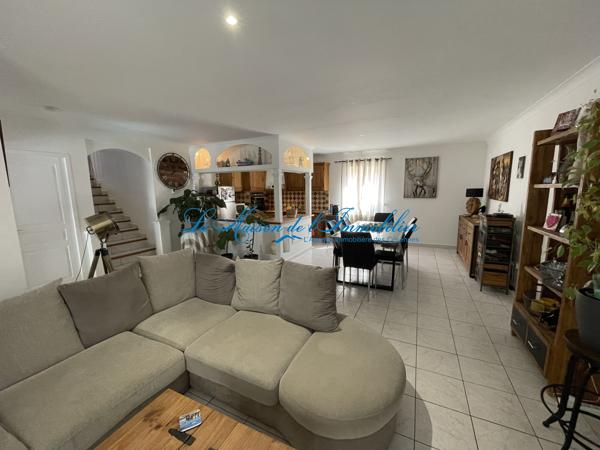 SAINT CHRISTOL LES ALES, en fond d'impasse, charmante villa de tpe F66 de 148 m² hab avec piscine et garage de