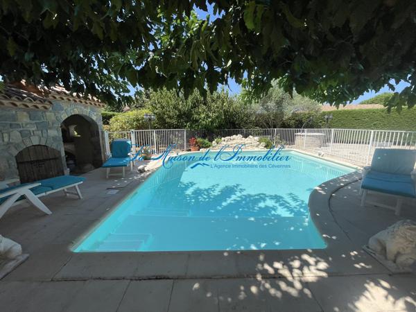 SAINT CHRISTOL LES ALES, en fond d'impasse, charmante villa de tpe F66 de 148 m² hab avec piscine et garage de