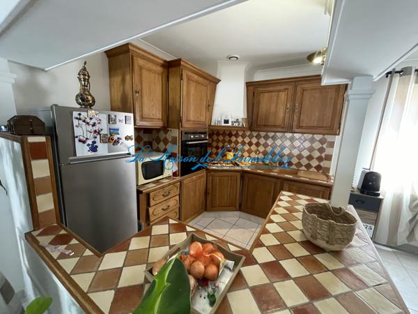 SAINT CHRISTOL LES ALES, en fond d'impasse, charmante villa de tpe F66 de 148 m² hab avec piscine et garage de