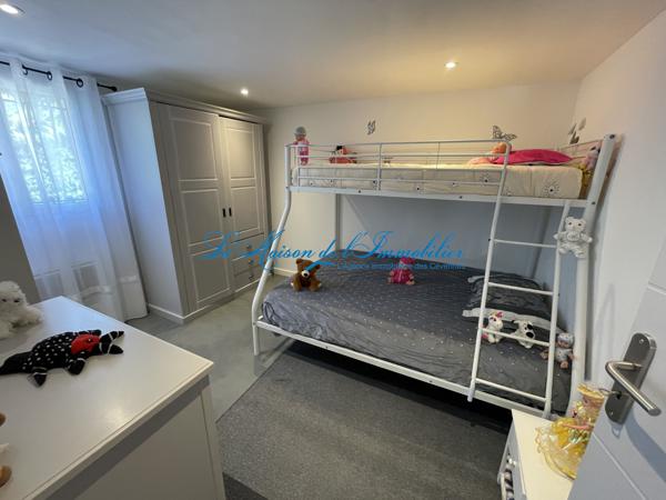 SAINT CHRISTOL LES ALES, en fond d'impasse, charmante villa de tpe F66 de 148 m² hab avec piscine et garage de