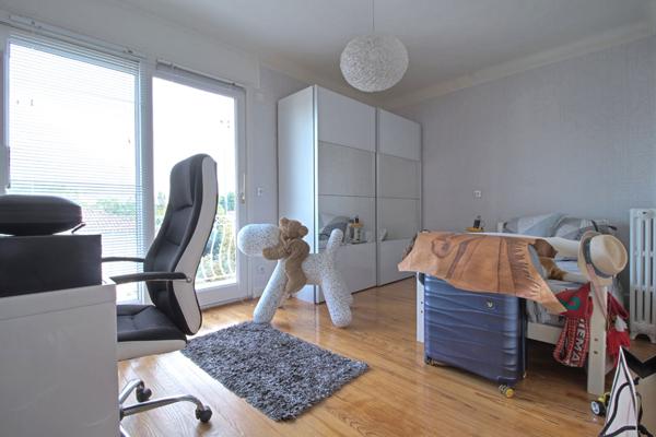 AGEN - Maison de ville de 230 m² avec 5 chambres, garage, piscine sur un terrain de 790 m² en centre ville d'Agen