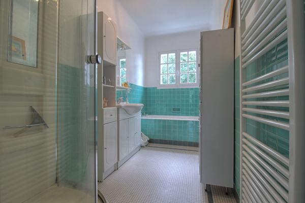 AGEN - Maison de ville de 230 m² avec 5 chambres, garage, piscine sur un terrain de 790 m² en centre ville d'Agen