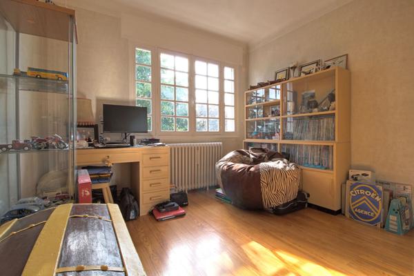 AGEN - Maison de ville de 230 m² avec 5 chambres, garage, piscine sur un terrain de 790 m² en centre ville d'Agen