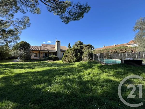 Maison à vendre  6 pièces - 216 m 2   ARLES  - 13