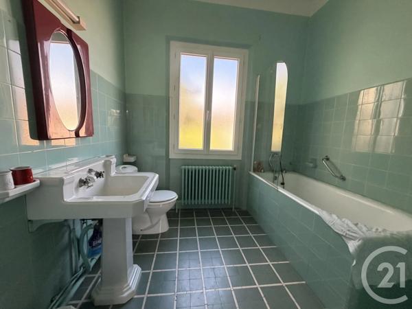 Maison à vendre  6 pièces - 216 m 2   ARLES  - 13