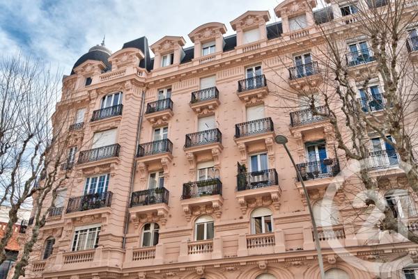 Appartement à vendre  2 pièces - 23 m 2   ANTIBES  - 06