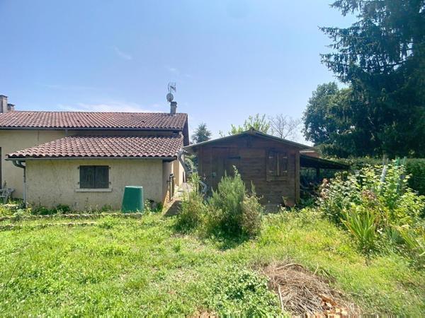 Grande maison de plain pied avec garage et jardin très paisible