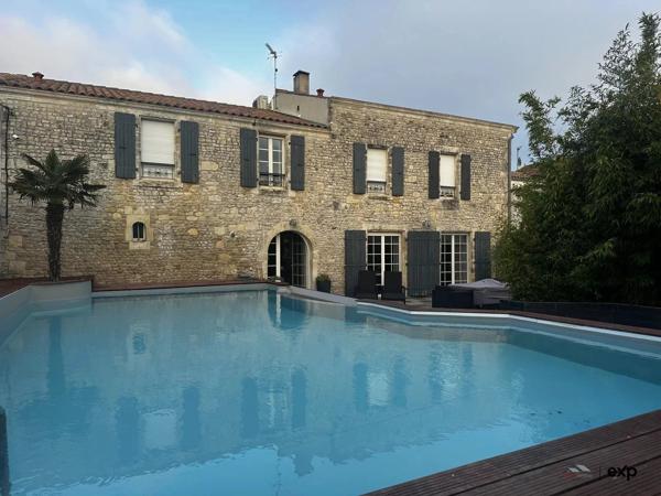 PROPRIÉTÉ DE CARACTÈRE À DOMPIERRE SUR MER.