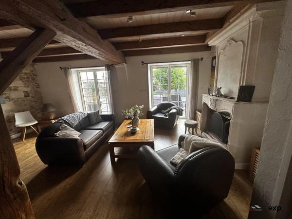 PROPRIÉTÉ DE CARACTÈRE À DOMPIERRE SUR MER.