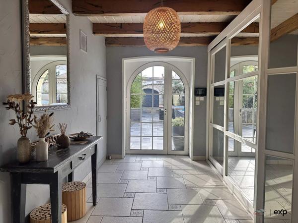 PROPRIÉTÉ DE CARACTÈRE À DOMPIERRE SUR MER.