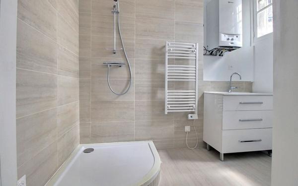 Appartement à louer    4 pièces • 77,97 m2 Paris 7